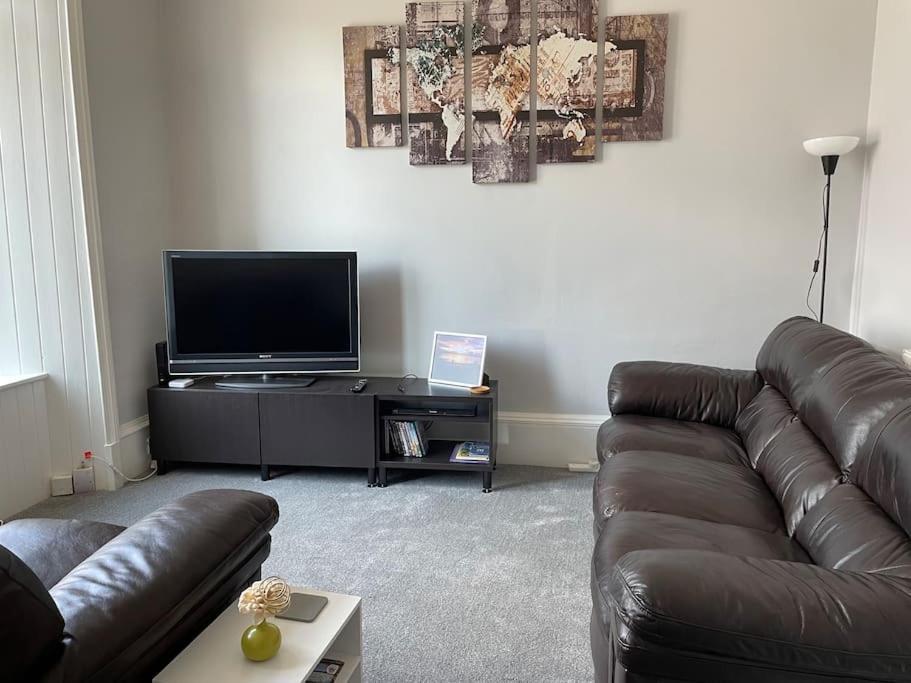 5 Minutes From Loch Lomond - Newly Renovated Ground Floor 1-Bed Flat Apartamento Bonhill Exterior foto