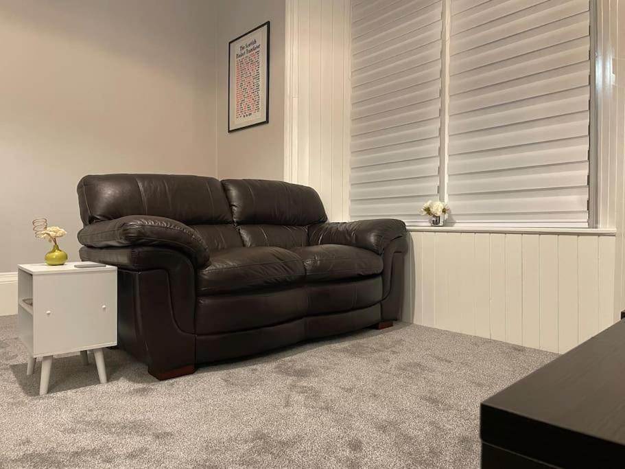 5 Minutes From Loch Lomond - Newly Renovated Ground Floor 1-Bed Flat Apartamento Bonhill Exterior foto